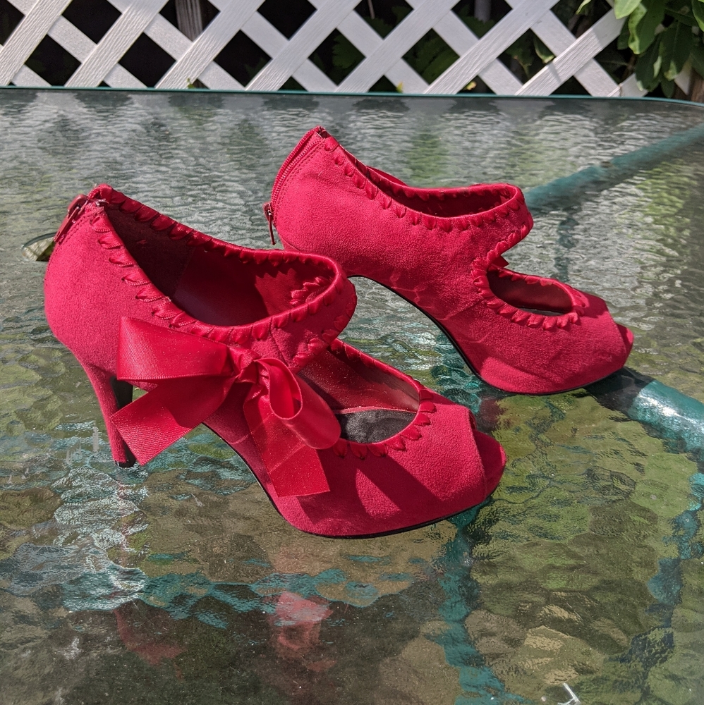 Velvet Heart Glynis Shoes in Red Suede - Picture 2 of 4
